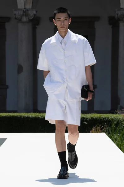 Look 3